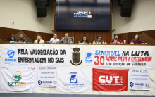 Vereador Fernando Borja e representantes dos Sindicato dos Enfermeiros do Estado de Minas Gerais, Movimento dos Ativistas da Enfermagem Brasileira, SAMU, Conselho Municipal de Saúde e Associação Nacional dos Auxiliares e Técnicos de Enfermagem, em audiência pública da Comissão de Saúde e Saneamento 