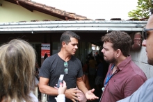 Vereador Reinaldo Gomes e Willian Macedo, gerente do Centro de Saúde Campo Alegre, em visita técnica da Comissão de Saúde e Saneamento à unidade