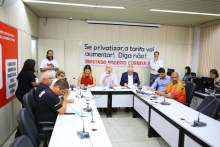 Vereadores Arnaldo Godoy e Pedro Bueno e representantes da Câmara Federal, Assembleia Legislativa de Minas Gerais, sindicatos e Companhia Brasileira deTrens Urbanos (CBTU), em audiência pública da Comissão de Desenvolvimento Econômico, Transporte e Sistema Viário, nesta segundo-feira (14/10)