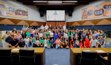 Vereadores mirins se reunem para foto oficial no Plenário Amintas de Barros