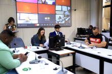 Vereadores e convidados no Plenário Helvécio Arantes