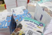 pilha de livros didáticos escolares