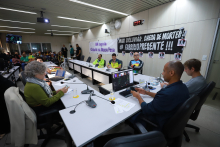 Vereadores e convidados no Plenário Helvécio Arantes