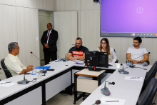 Vereadores e convidados no Plenário Helvécio Arantes