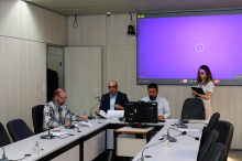 parlamentares presentes em reunião da comissão de saúde e saneamento