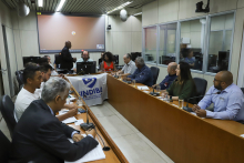 Vereadores e convidados no Plenário Camil Caram