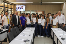 Vereadores e convidados no Plenário Helvécio Arantes