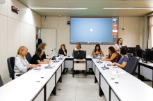 parlamentares e participantes presentes em audiência pública na câmara municipal de bh