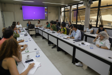 parlamentares e participantes presentes em reunião na câmara municipal de bh