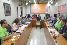parlamentares e participantes presentes em audiência pública na câmara municipal de bh