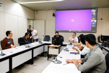 parlamentares e participantes presentes em audiência pública na câmara municipal de bh