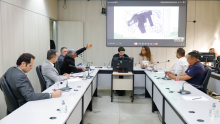 Vereadores e convidados no Plenário Helvécio Arantes