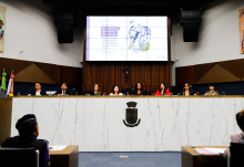 Vereadoras e convidados no Plenário Amintas de Barros